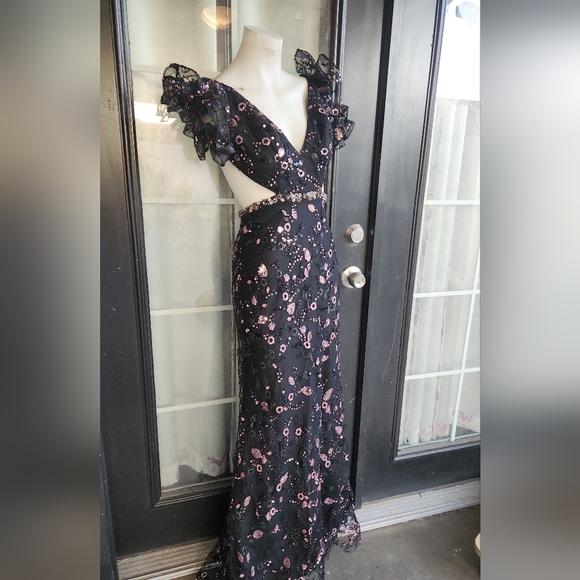 Mac Duggal 68043 - Sequin-Detailed Ruffle Evening dress - Picture 9 of 11